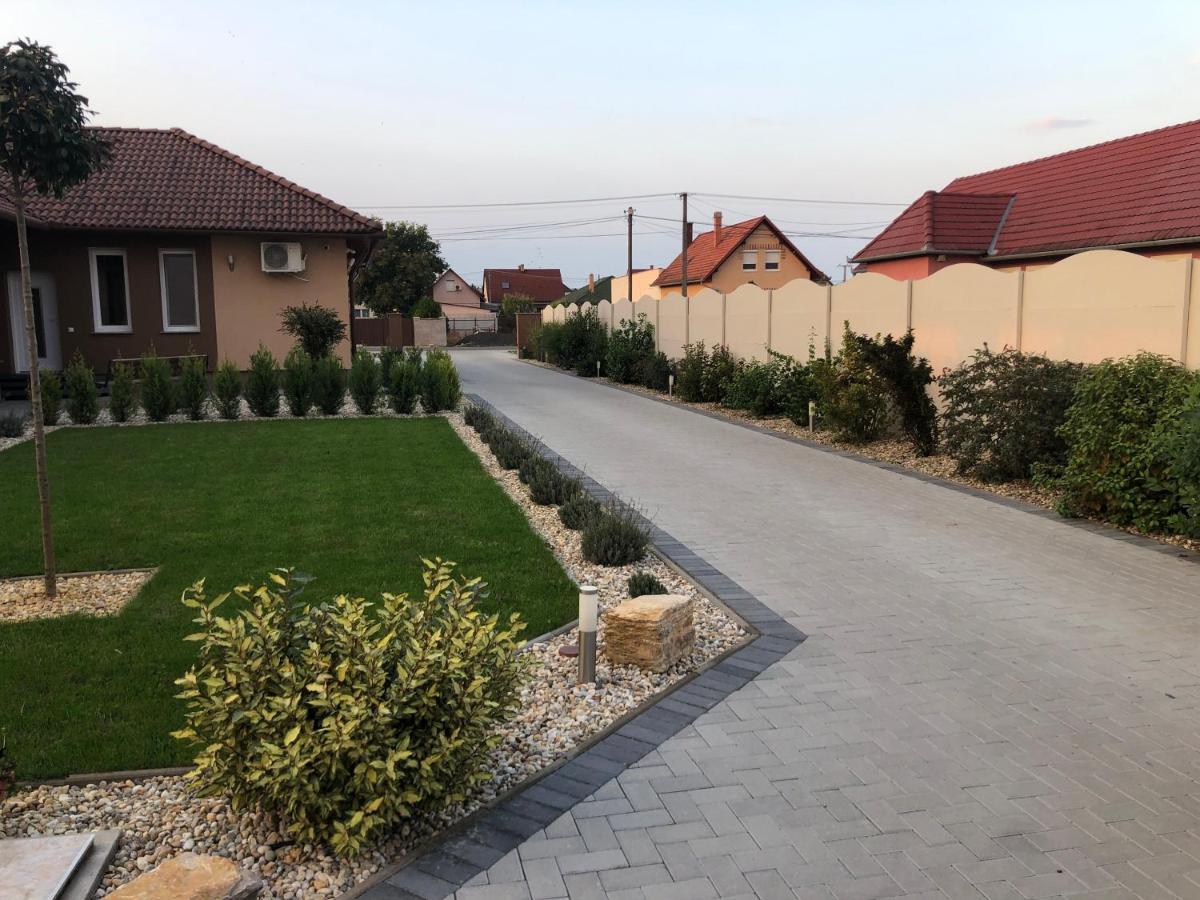 Rajczi Apartman Mohács Exteriör bild